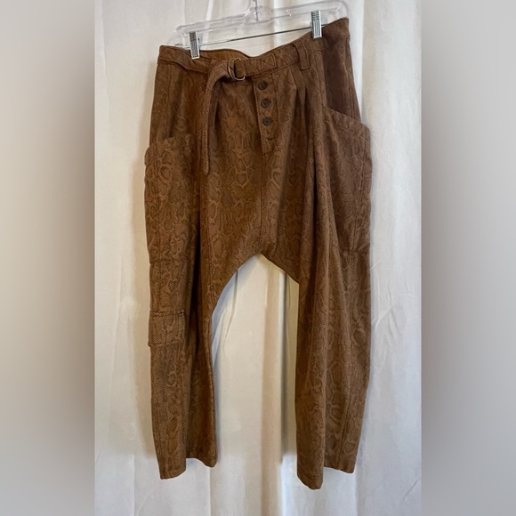 Free People Pants - 🪩🦄🌈 FREE PEOPLE DESERT HAZE SIZE 6 HAREM PANTS snake pattern brown and black